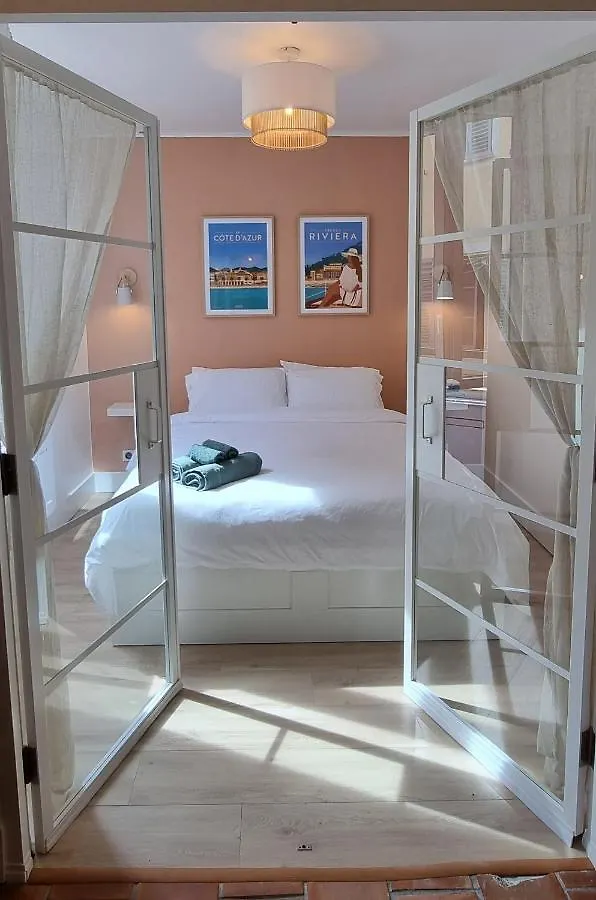 Charming Appartement In Vieux Nice contacts
